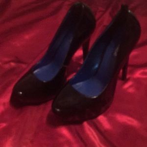 Black and blue heels,